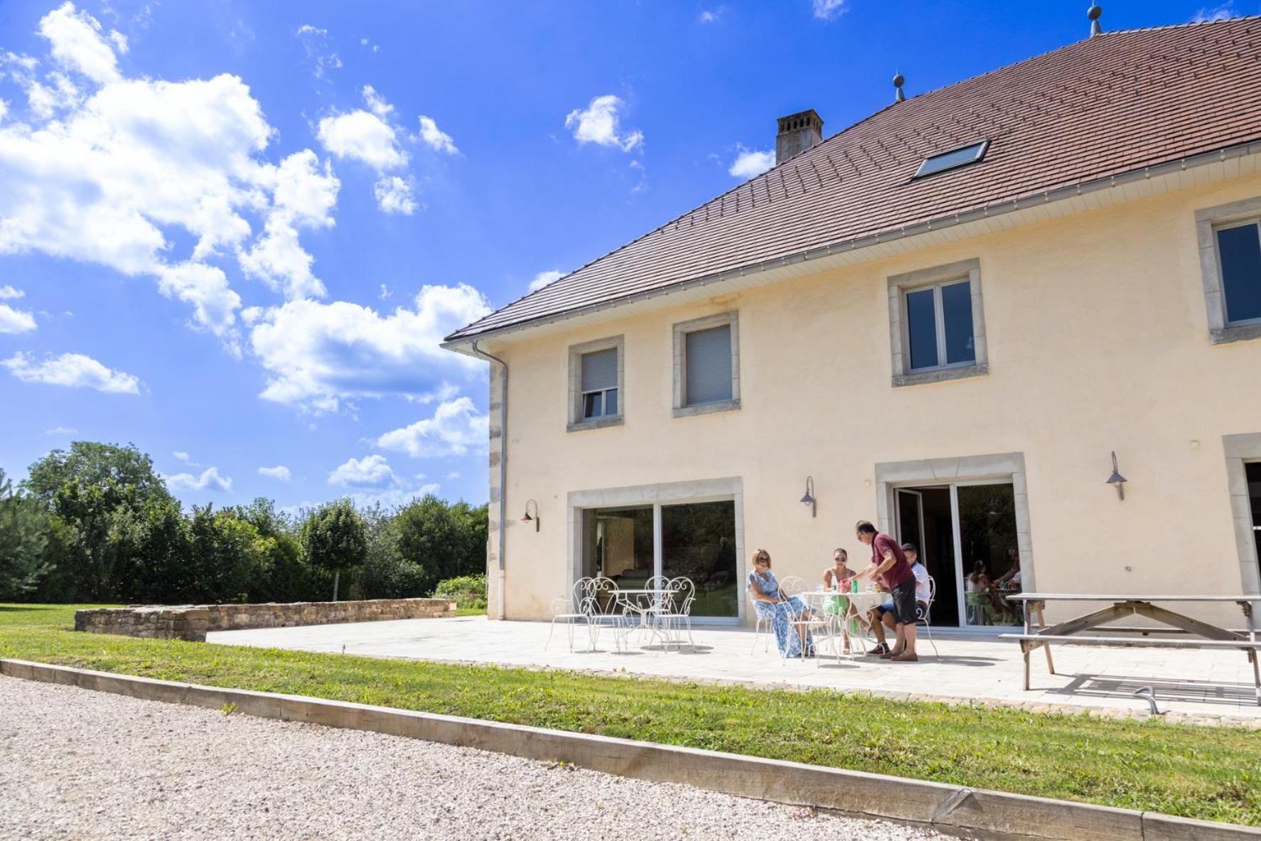 Bed and Breakfast Le Relais Des Deux Tours Brémondans Exterior foto