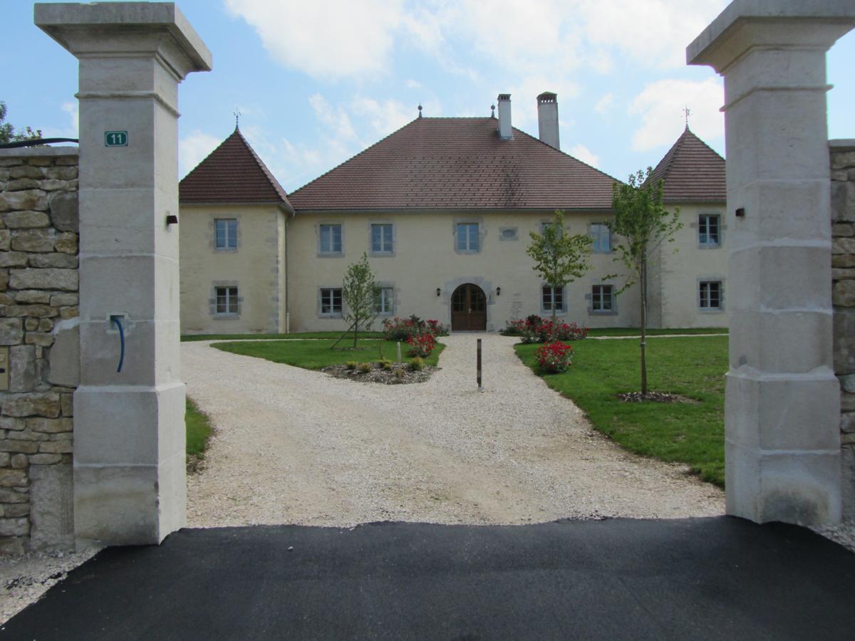 Bed and Breakfast Le Relais Des Deux Tours Brémondans Exterior foto