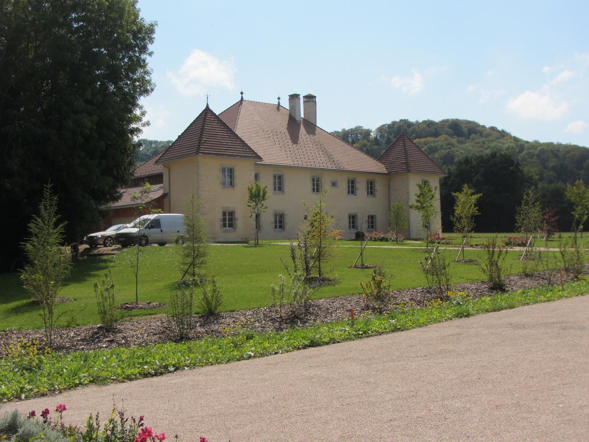 Bed and Breakfast Le Relais Des Deux Tours Brémondans Exterior foto