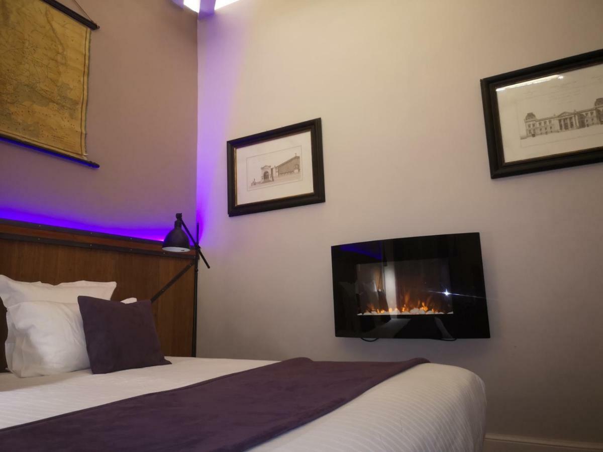 Bed and Breakfast Le Relais Des Deux Tours Brémondans Exterior foto