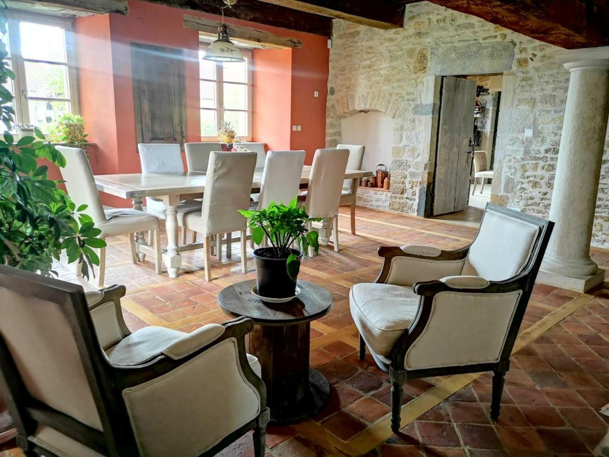 Bed and Breakfast Le Relais Des Deux Tours Brémondans Exterior foto